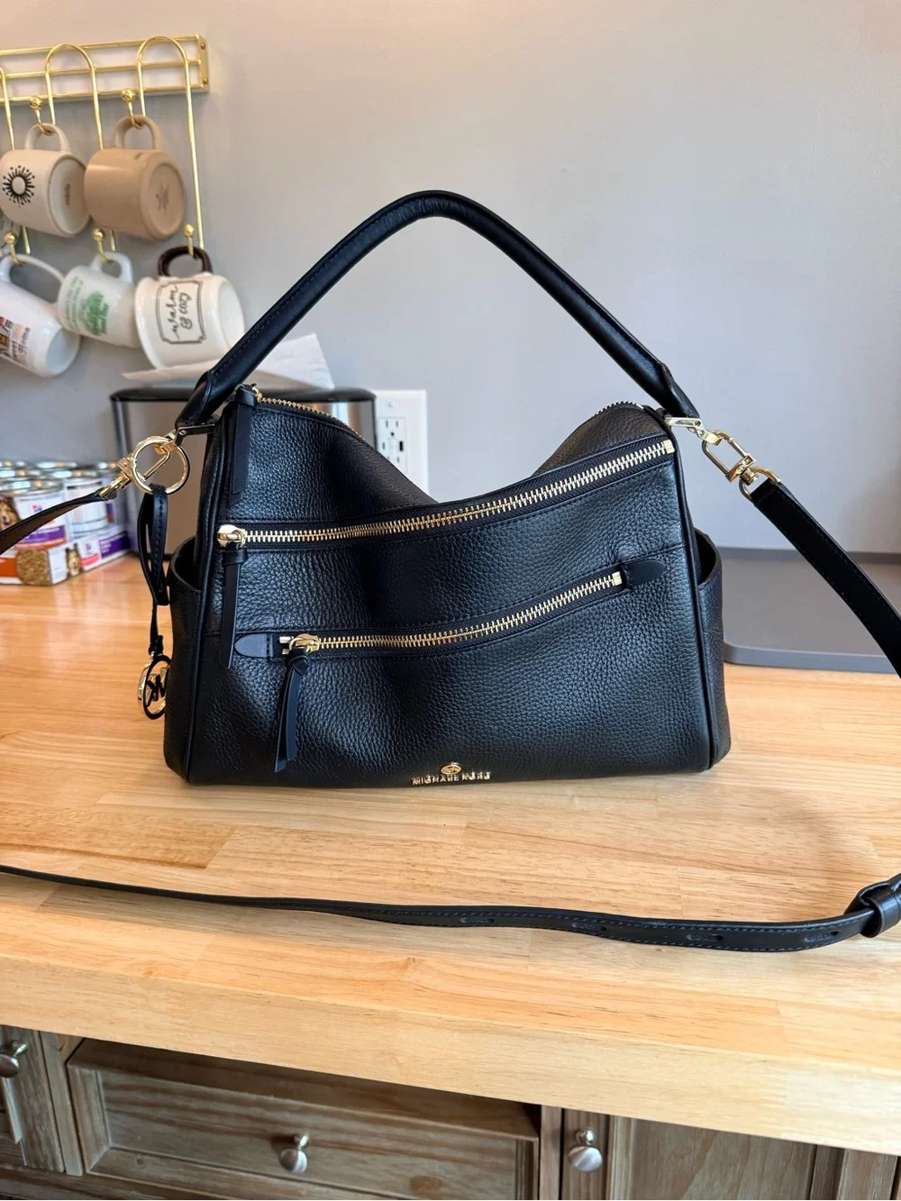 Michael Kors Zipper pocket Black Leather Shoulder Bag with Gold Hardware - Picture 2 of 5